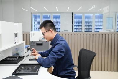 跨界新物種 華為三里屯服務(wù)中心——當(dāng)科技館遇見咖啡廳，重塑消費(fèi)電子服務(wù)體驗(yàn)